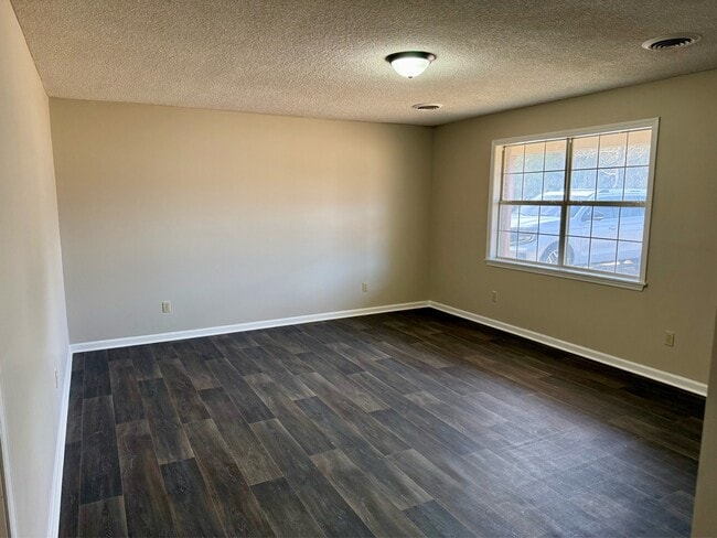 Building Photo - 2870 Walsh Rd