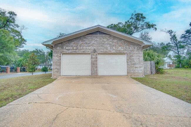 Building Photo - Beautiful 3BR Home in North Hill – Special: ½ Off Deposit for Active-Duty Military!