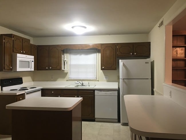 Foto del edificio - Three bedroom one and a half bath