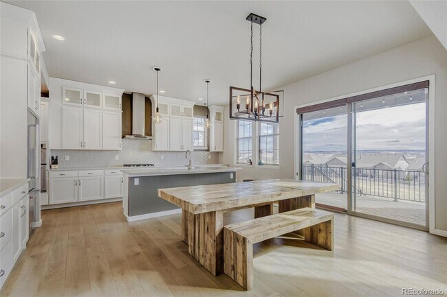 Foto del edificio - 5 BR/4BA | Newly Renovated Single Family Home | 1-Car Garage Parking | Community Pool!