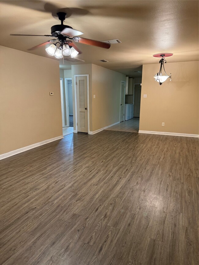 Building Photo - 609 Sunset Ln