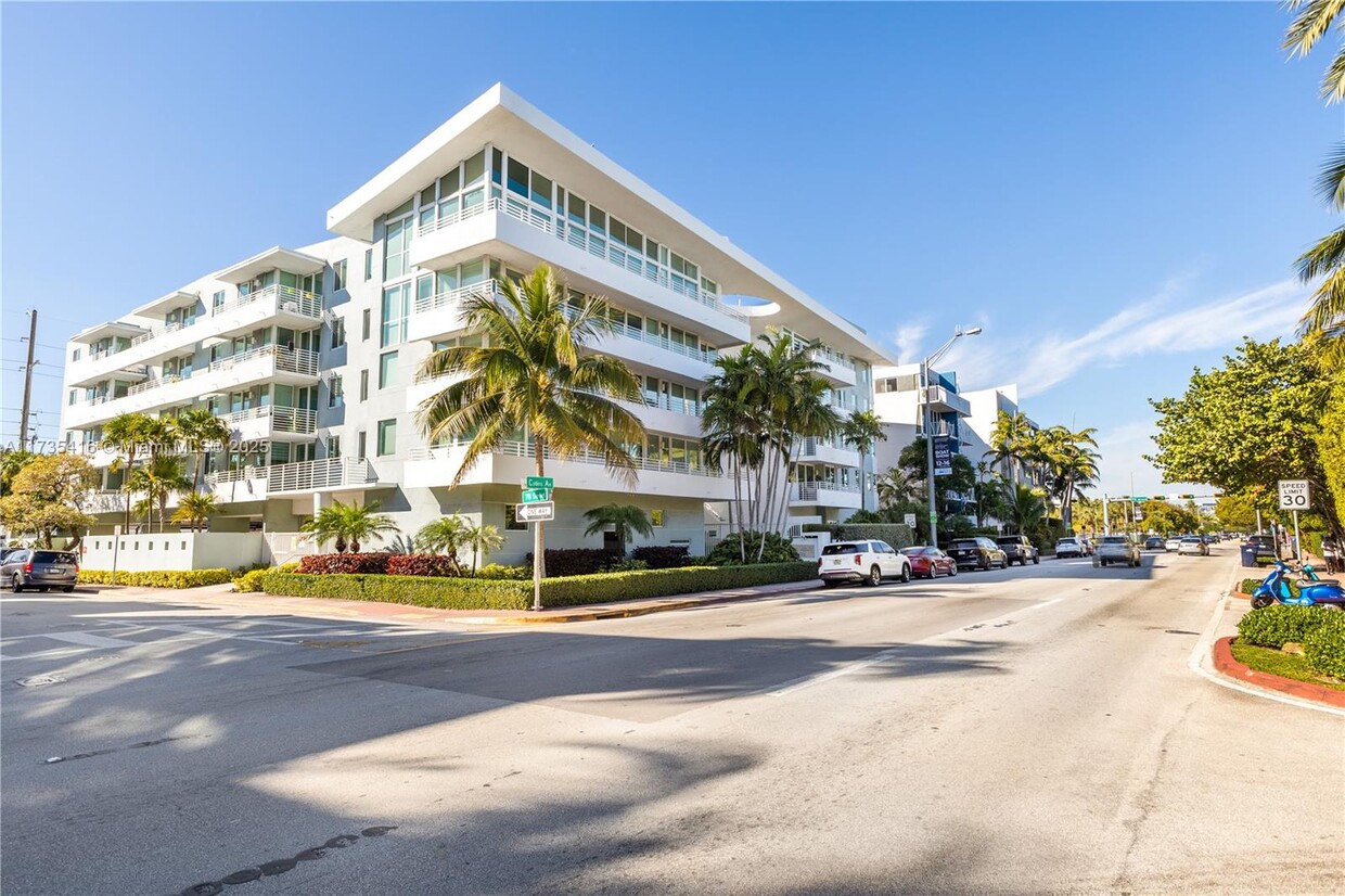 Foto principal - 7800 Collins Ave