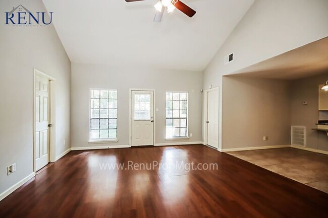 Building Photo - Available Now! MOVE IN SPECIAL!! Move in b...