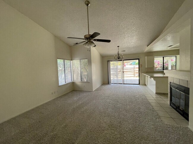 Foto del edificio - Move in ready home available now!
