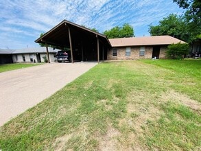 Building Photo - 11200 Renel Dr