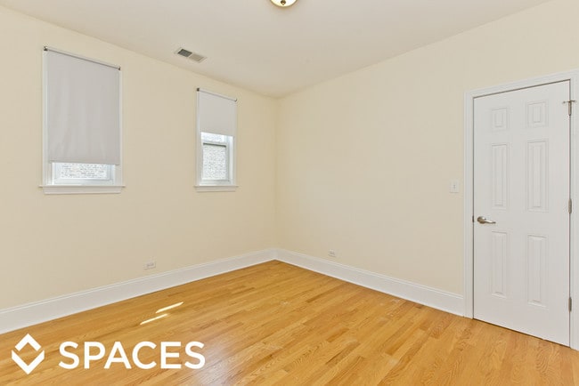Building Photo - 4025 N Damen Ave