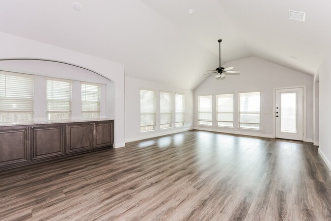 Foto del edificio - 1024 English Oak Dr