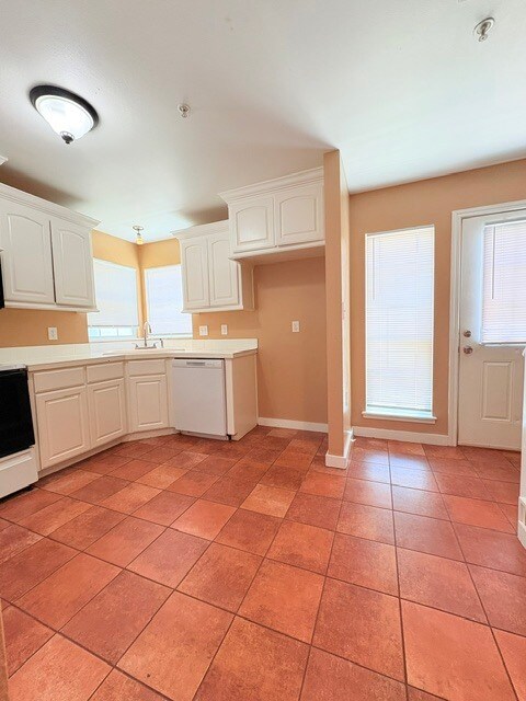 Building Photo - 507 S Bonner Ave