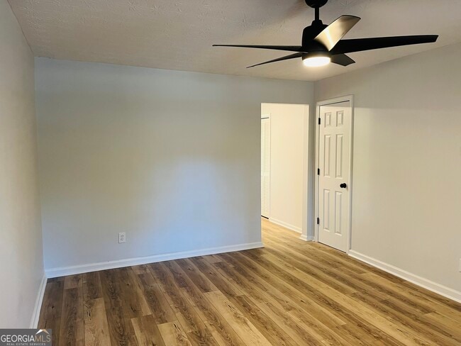 Building Photo - 2135 Thompson Ave SE