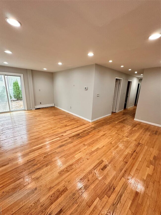 Foto del edificio - 46 Bennett Ave