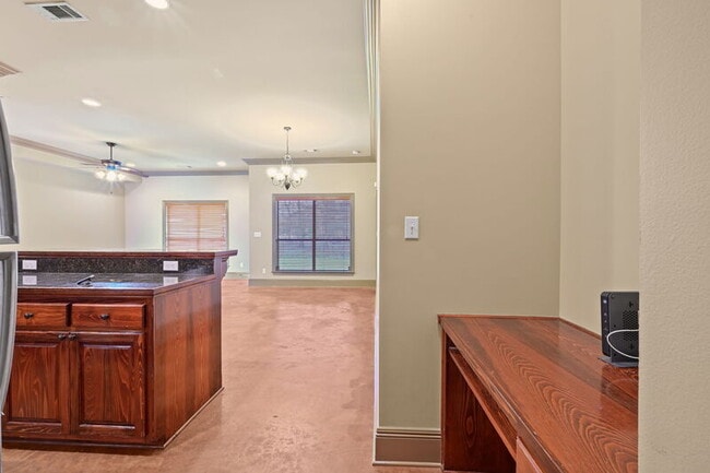 Building Photo - 3266 Northlake Ave