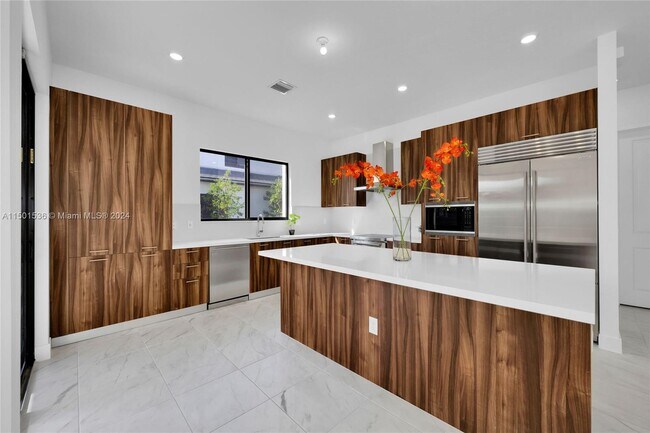 Building Photo - 12116 SW 82 Pl