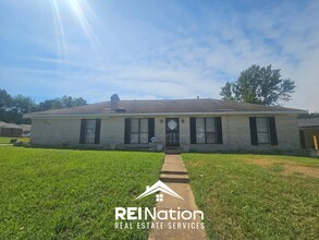 Building Photo - 5739 Tulip Tree Dr