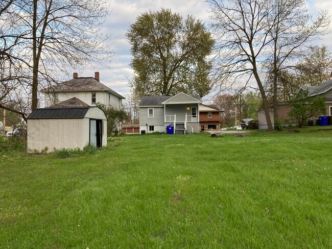 Back Yard - 724 N Canal St