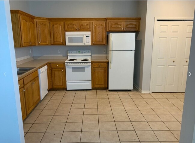 Building Photo - 115-115 Bradley Ct