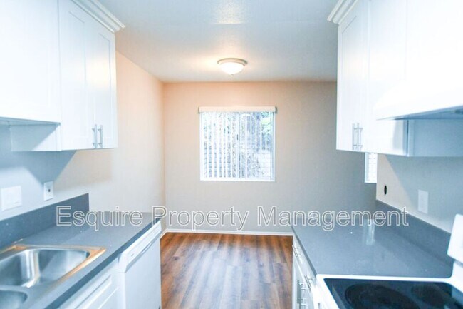 Building Photo - 1940 Los Feliz Dr