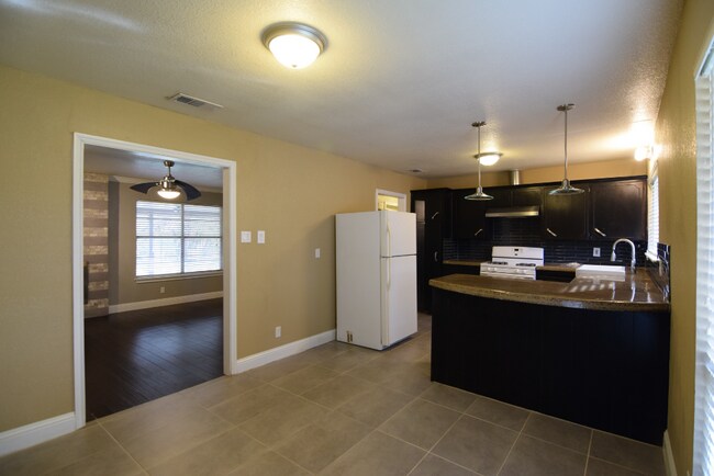 Foto del edificio - 1902 Kirk Ave