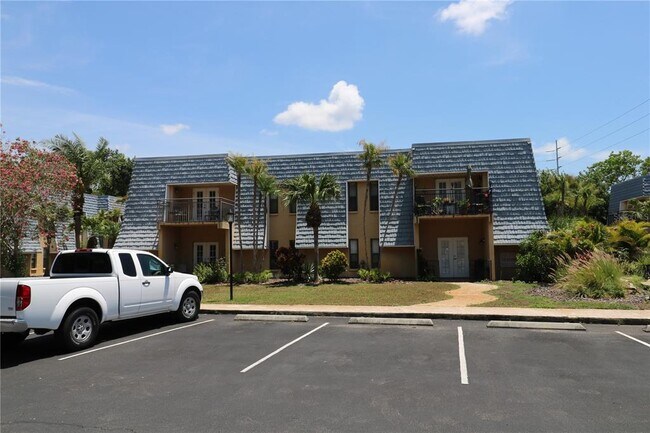 Building Photo - 700 Lyndhurst St