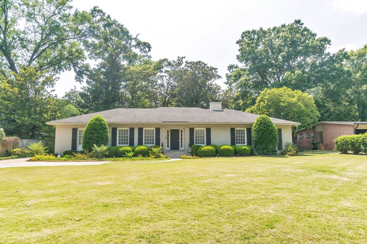 Primary Photo - ** 3 bed 2 bath located in McGehee Estate ...