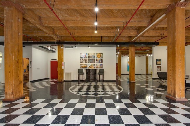 Building Photo - 711 William St