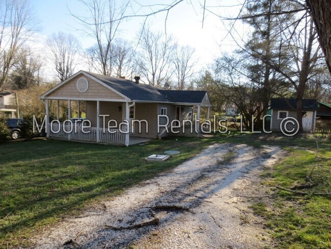 Foto del edificio - One Bedroom House with Big Flat Yard Near ...