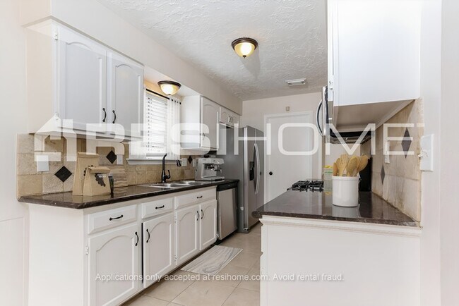 Foto del edificio - 7955 Dawnridge Dr