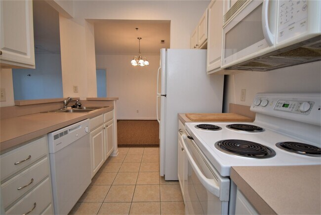 Foto del edificio - UNFURNISHED 2 BEDROOM YEAR ROUND CONDO - S...