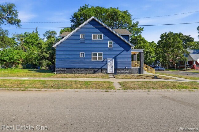Building Photo - 15401 Littlefield St