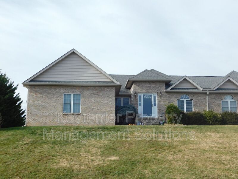 88 Joy Ln, Fishersville, VA 22939 Condo for Rent in Fishersville, VA