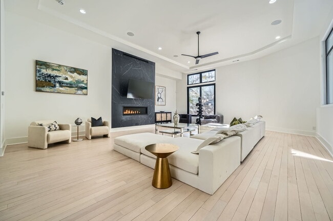 Foto del edificio - 600 Colebrook Ct NW