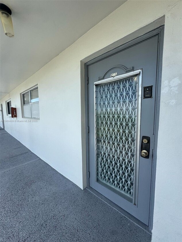 Foto principal - 8450 Sunrise Lakes Blvd
