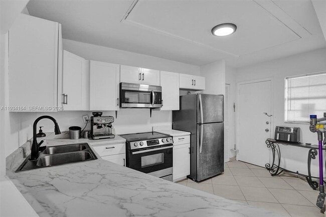 Building Photo - 1780 NE 191st St