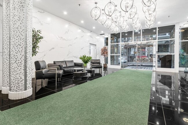 Building Photo - 1625 Av Lincoln