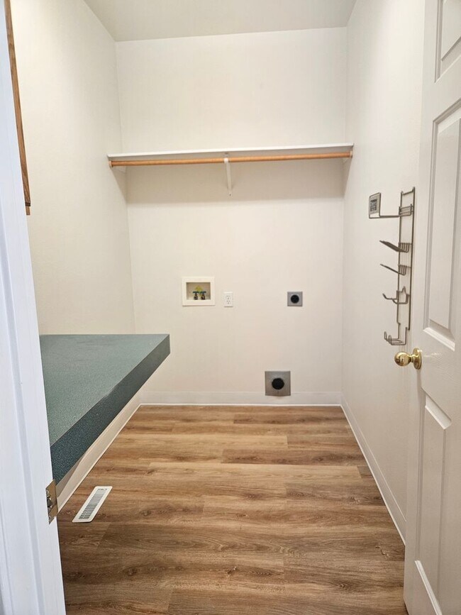 Foto del edificio - 4 Bedroom 2.5 Bathroom Desireable Merdian Neighborhood