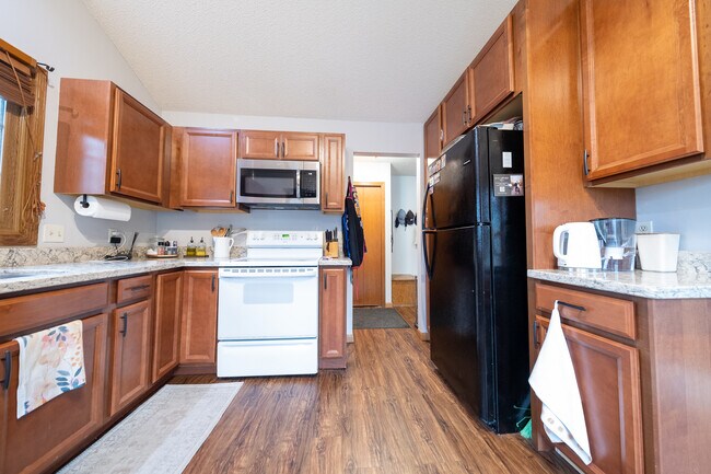 Foto del edificio - 825 Golden Meadow Rd