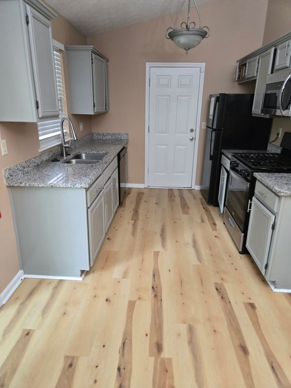 Building Photo - 6090 Emerald Pointe Cir
