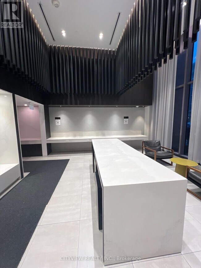 Photo du bâtiment - 4065 Confederation Pkwy