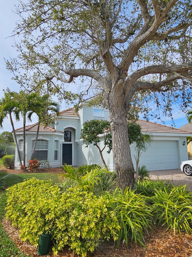 Foto del edificio - 2458 Blackburn Cir