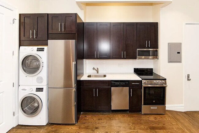 Building Photo - 223 Mott St
