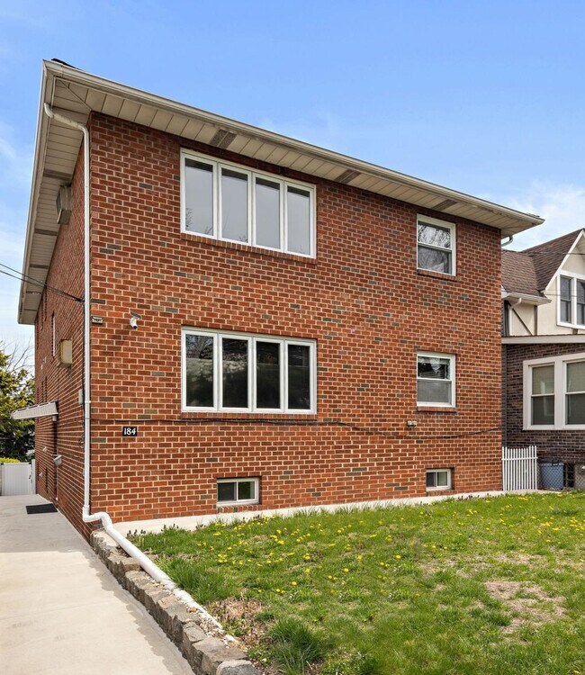 Building Photo - 184 Central Ln