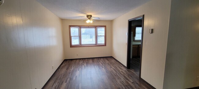 Foto del edificio - 4 Bedroom 2 Bath House