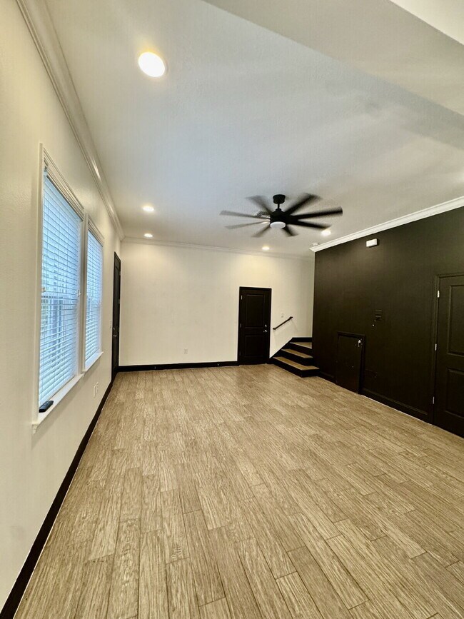 Foto del edificio - 331 N Trask St