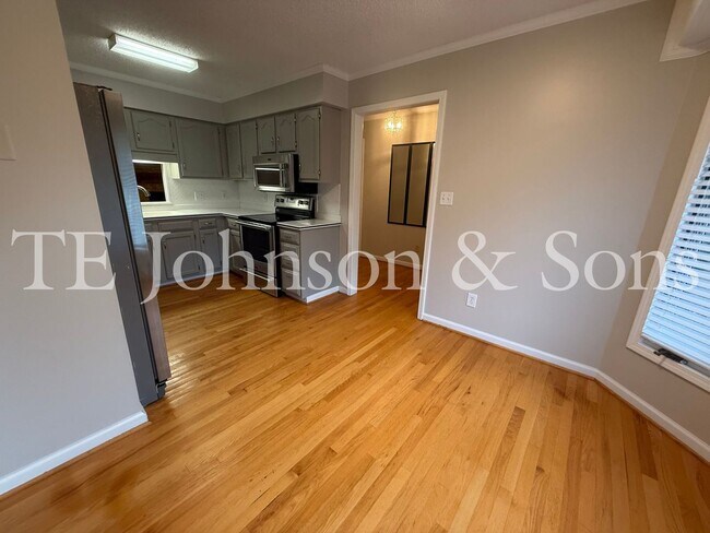 Foto del edificio - Charming 3 Bedroom Home Near Country Club ...