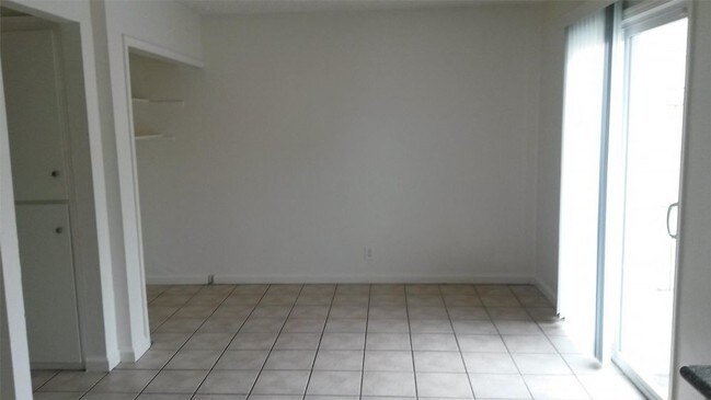 Building Photo - 129 Rainier Ln