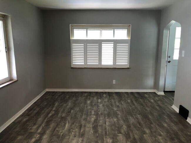 Foto del edificio - Greenfield - 3 Bedroom Single Family House, Garage, Central AC, Yard!