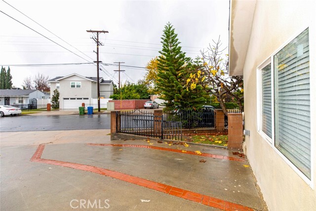 Building Photo - 6600 Charlesworth Ave