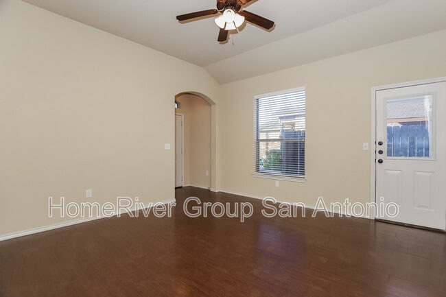 Building Photo - 672 Creekside Cir