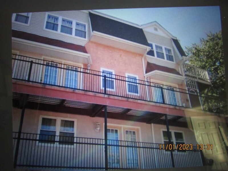 Primary Photo - 223 Clinton St