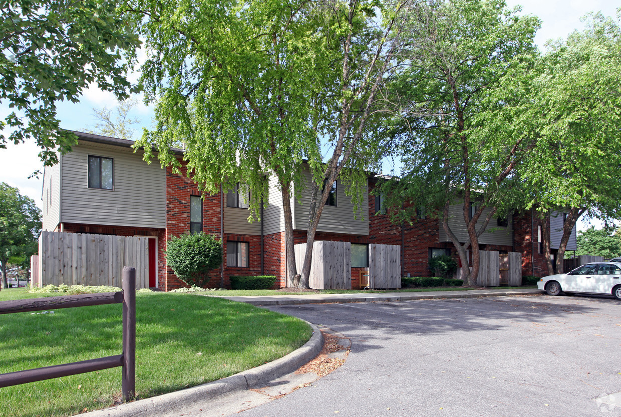 Primary Photo - Lincoln Green Apartments