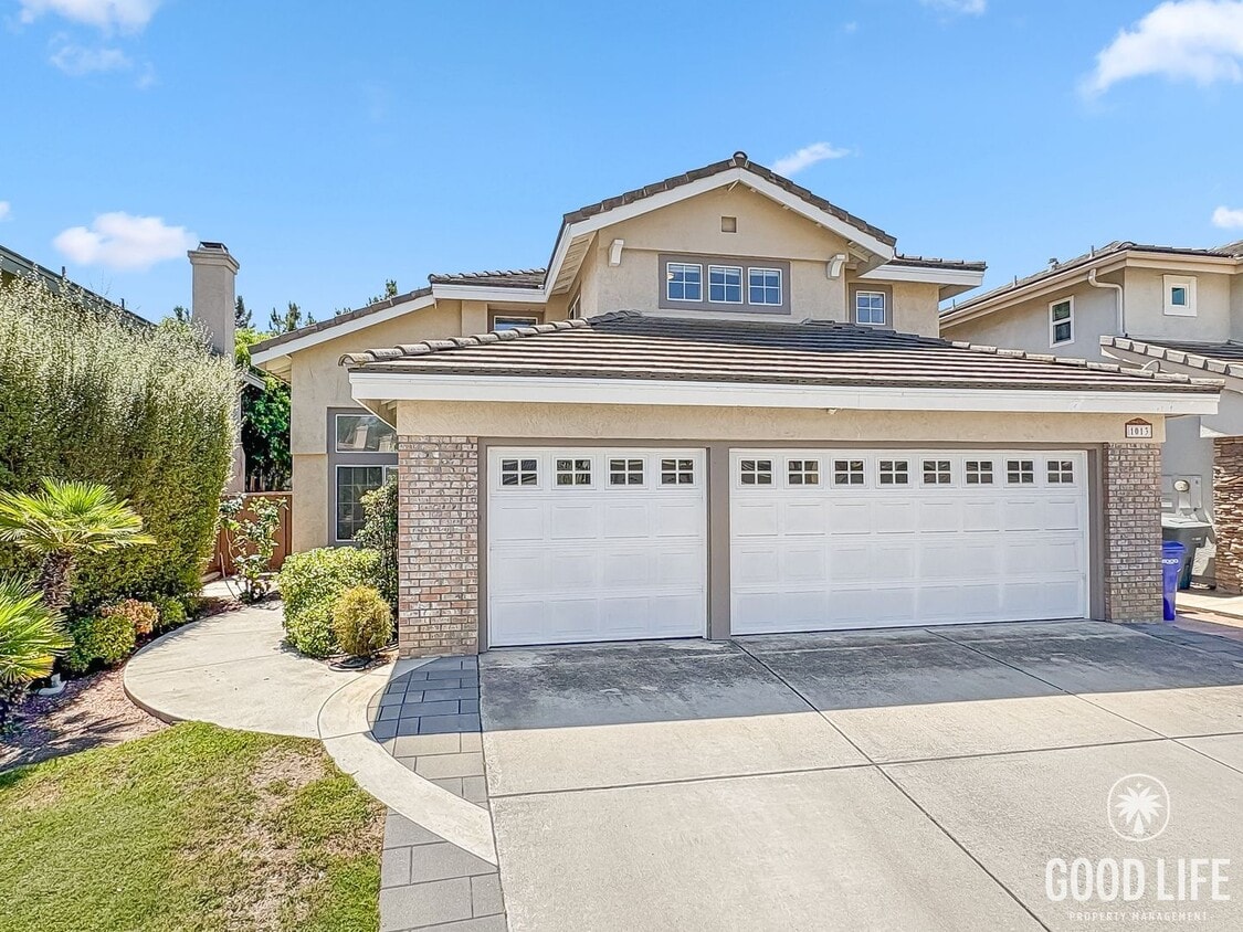 Primary Photo - Spacious 4-Bed, 3-Bath Retreat with 3-Car ...